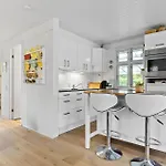 2 Bedroom Gorgeous In Holiday home *
